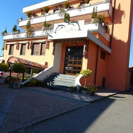 Albergo Ristorante Il Delfino Novara Bagian luar foto
