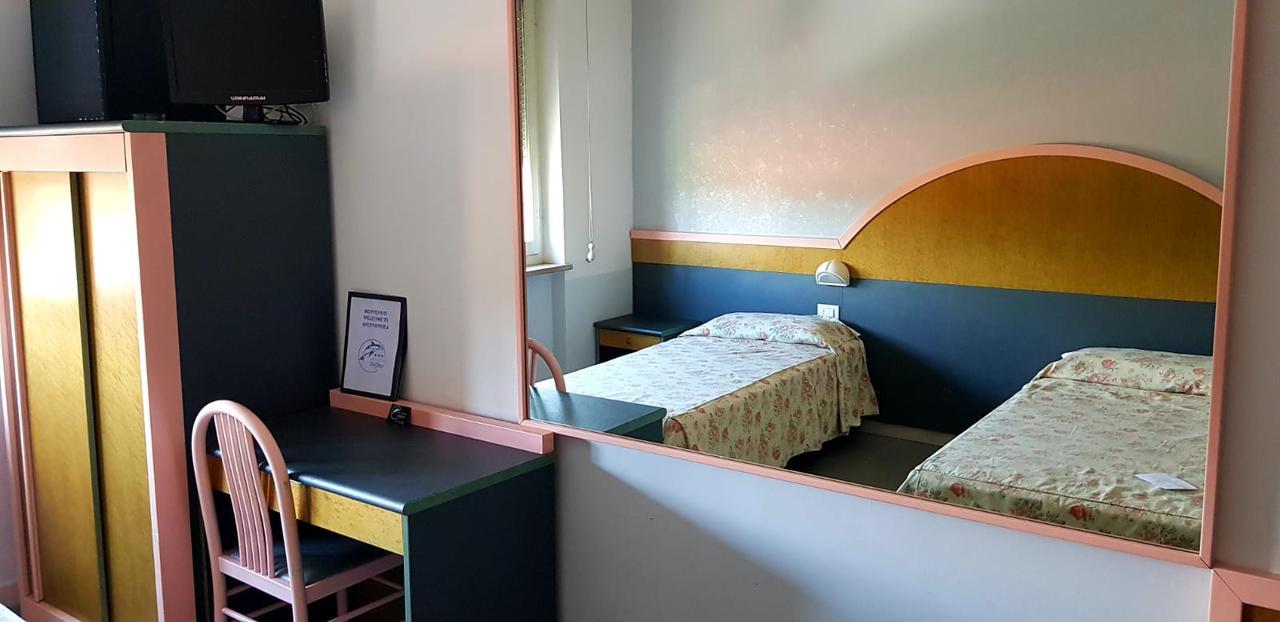Albergo Ristorante Il Delfino Novara Bagian luar foto