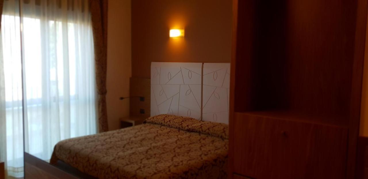 Albergo Ristorante Il Delfino Novara Bagian luar foto