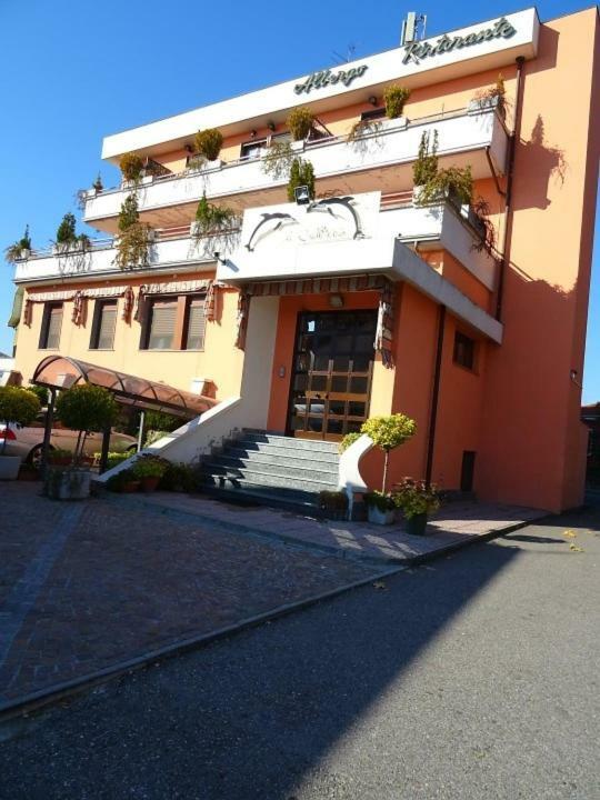 Albergo Ristorante Il Delfino Novara Bagian luar foto